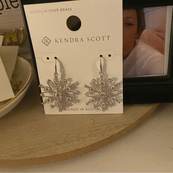 Kendra Scott Silver Snowflake Earrings - Picture 2 of 3